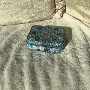 Estēe Lauder makeup bag